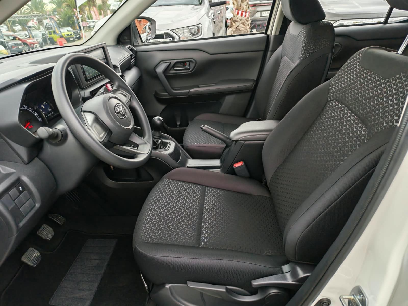 Toyota Raize — foto 10 de 14