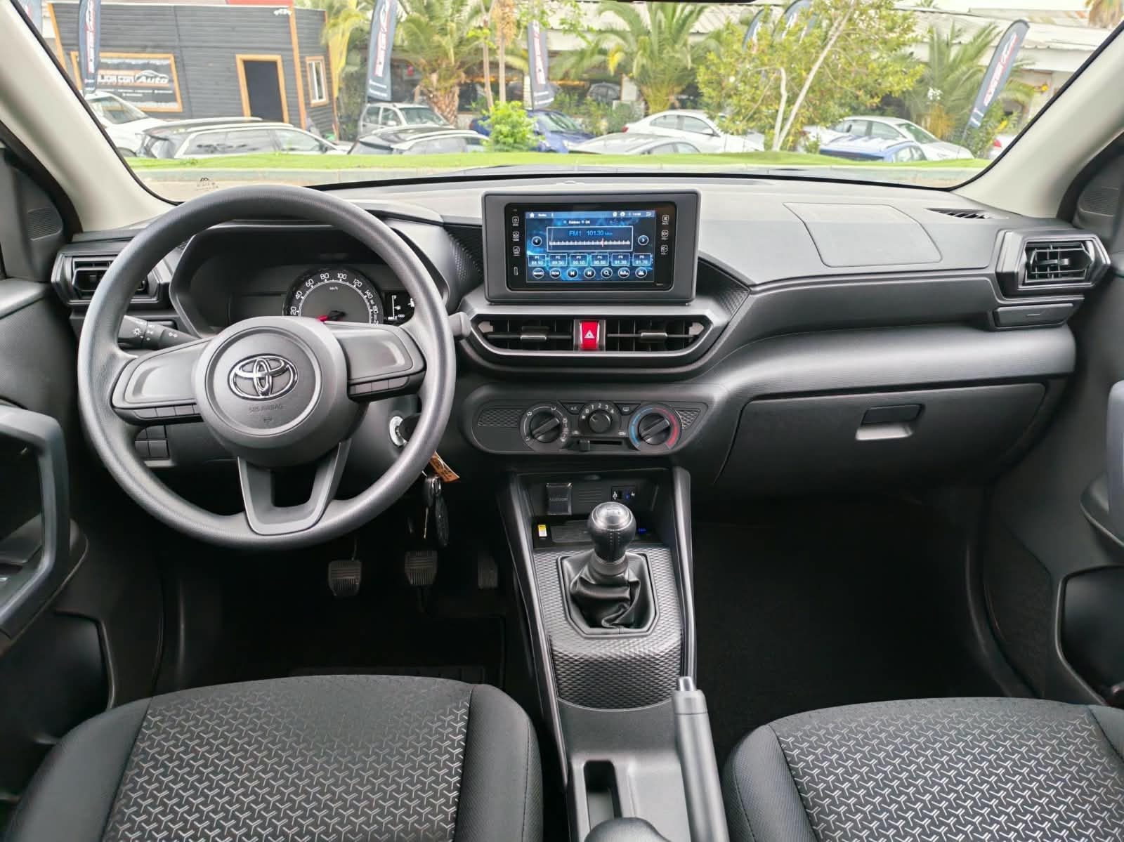 Toyota Raize — foto 12 de 14