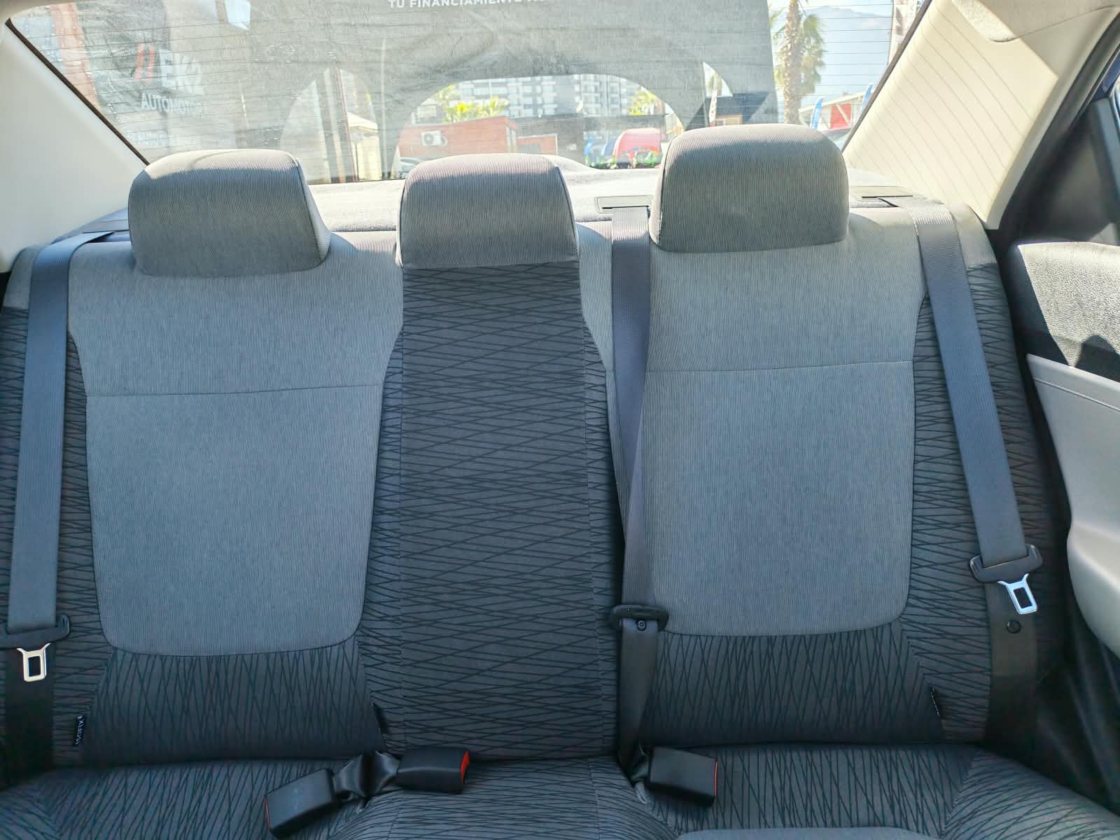 KIA Soluto — foto 14 de 28