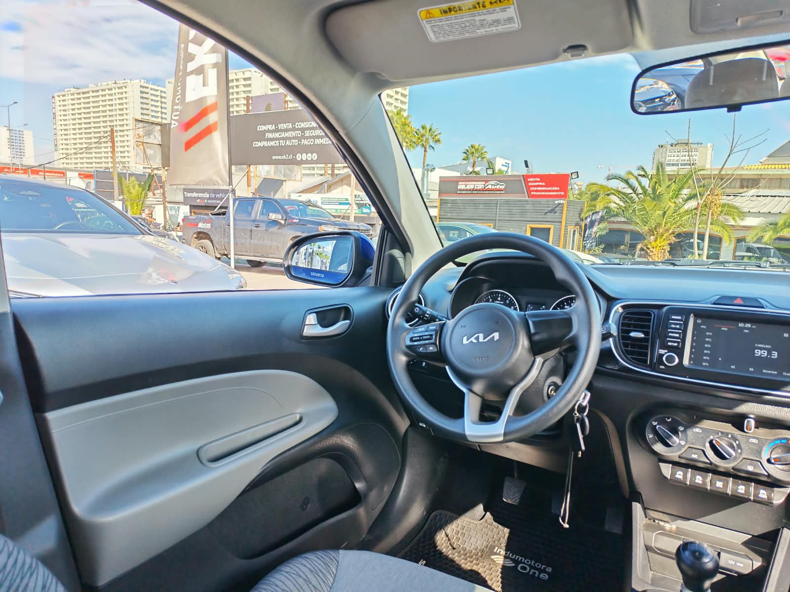 KIA Soluto — foto 18 de 28