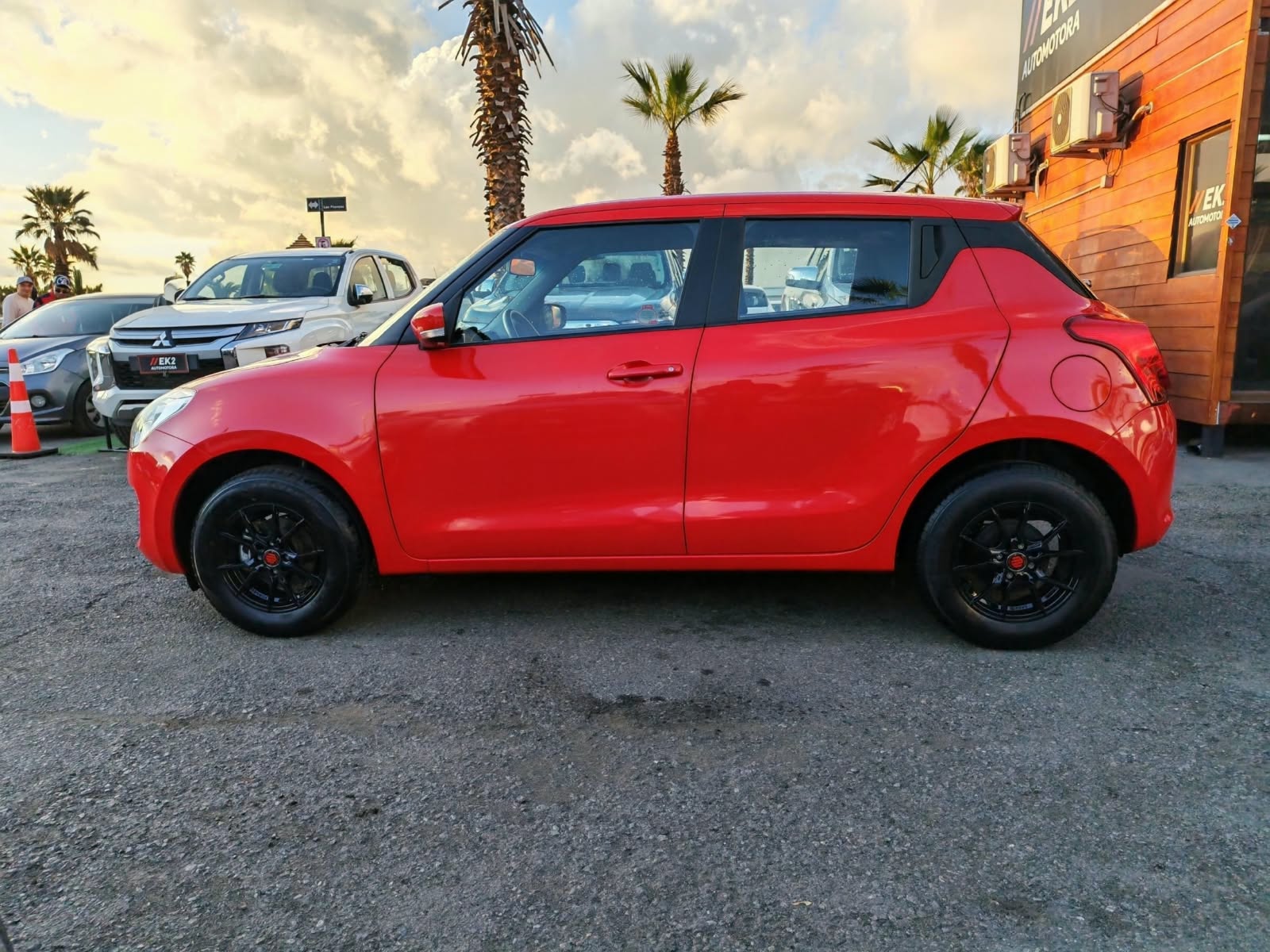 Suzuki Swift — foto 3 de 21
