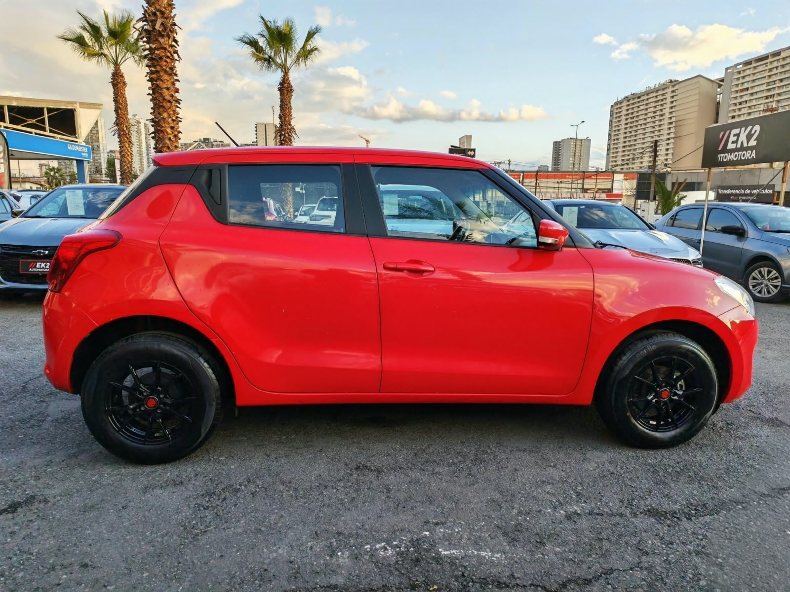 Suzuki Swift — foto 9 de 21