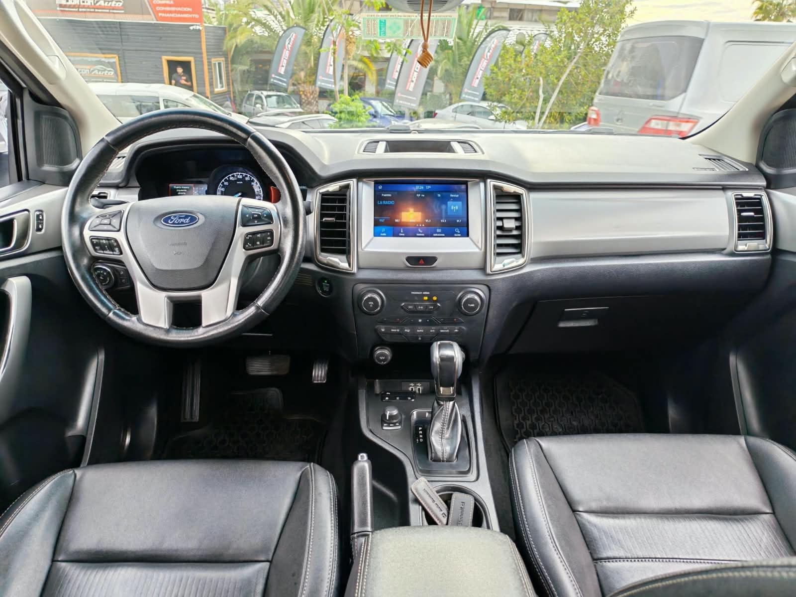 Ford Ranger 3.2 Ltd — foto 12 de 17