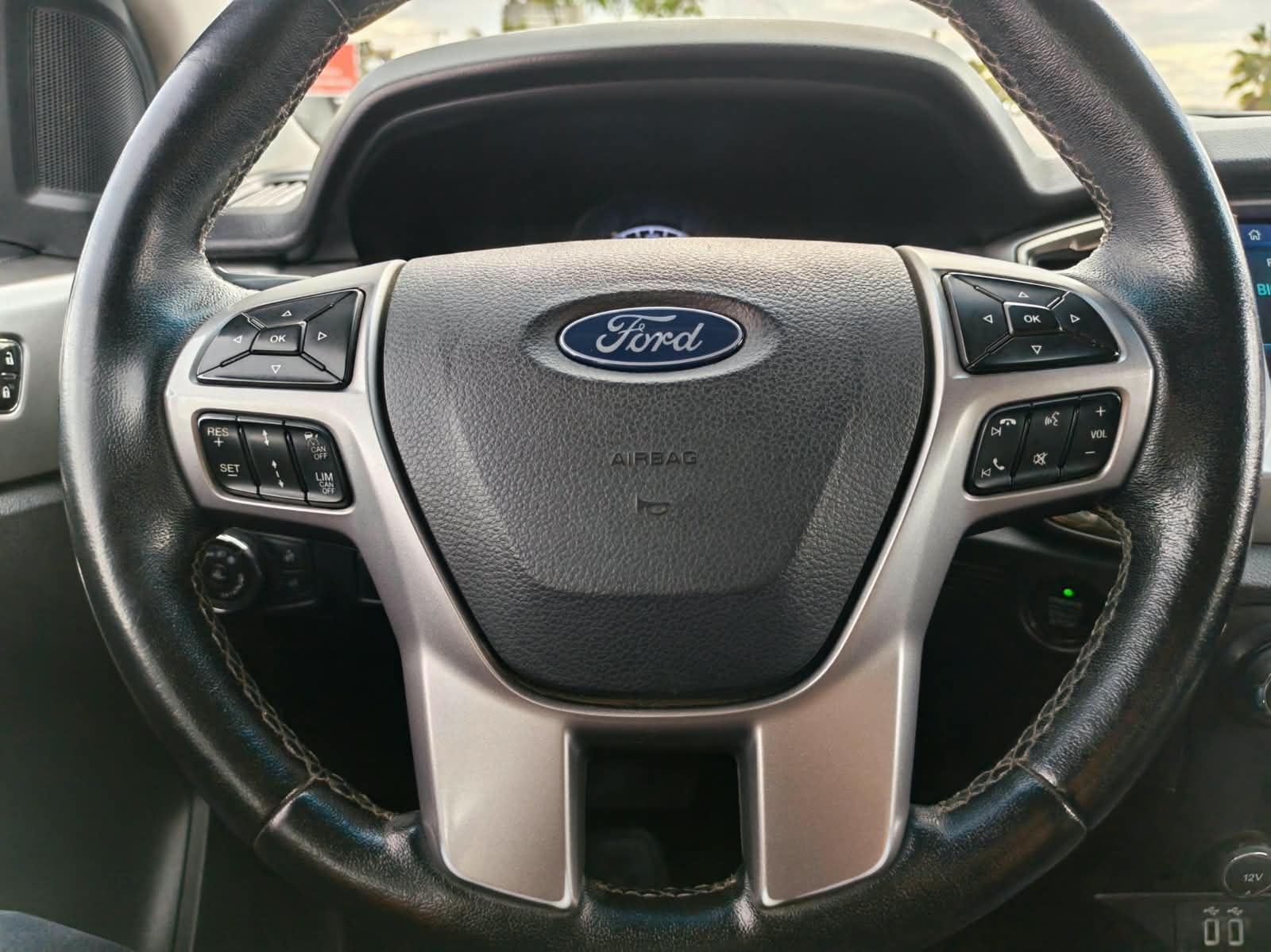 Ford Ranger 3.2 Ltd — foto 15 de 17
