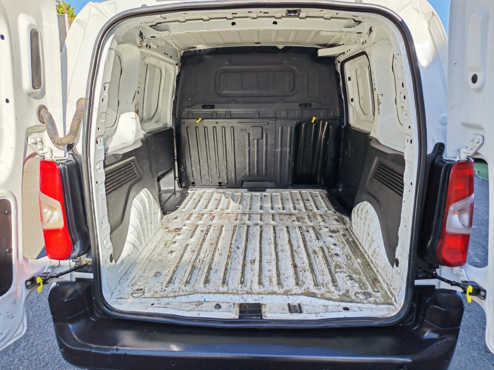 Opel Combo — foto 15 de 18
