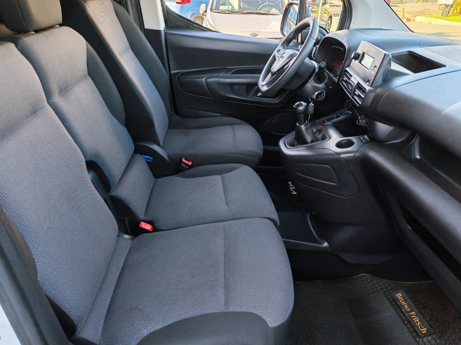 Opel Combo — foto 17 de 18