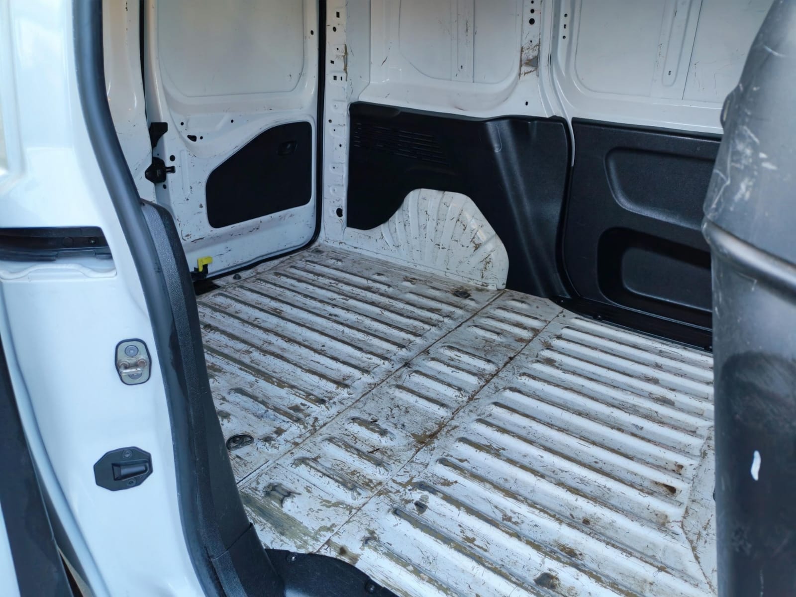 Opel Combo — foto 18 de 18