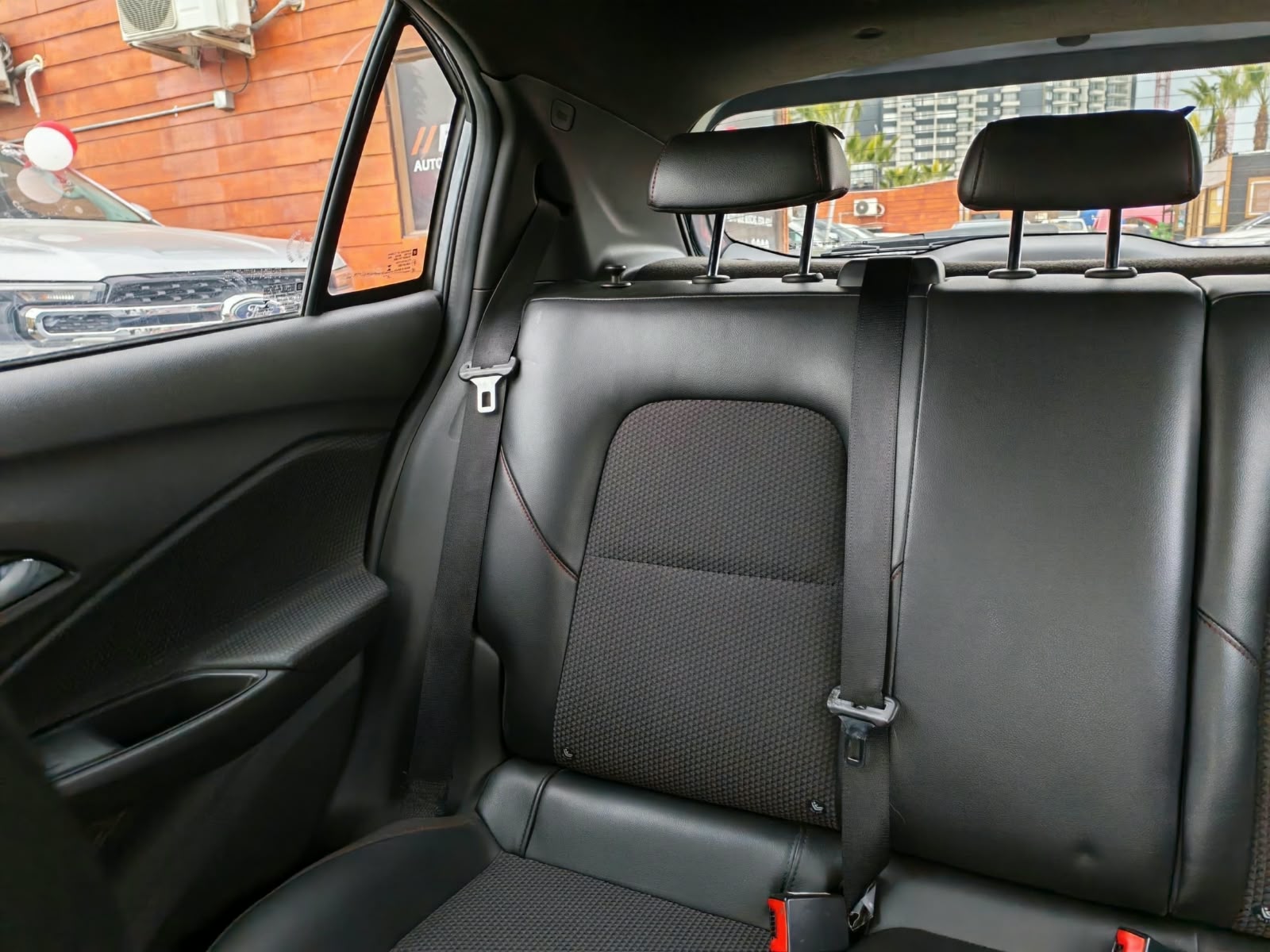 Chevrolet Onix — foto 13 de 27