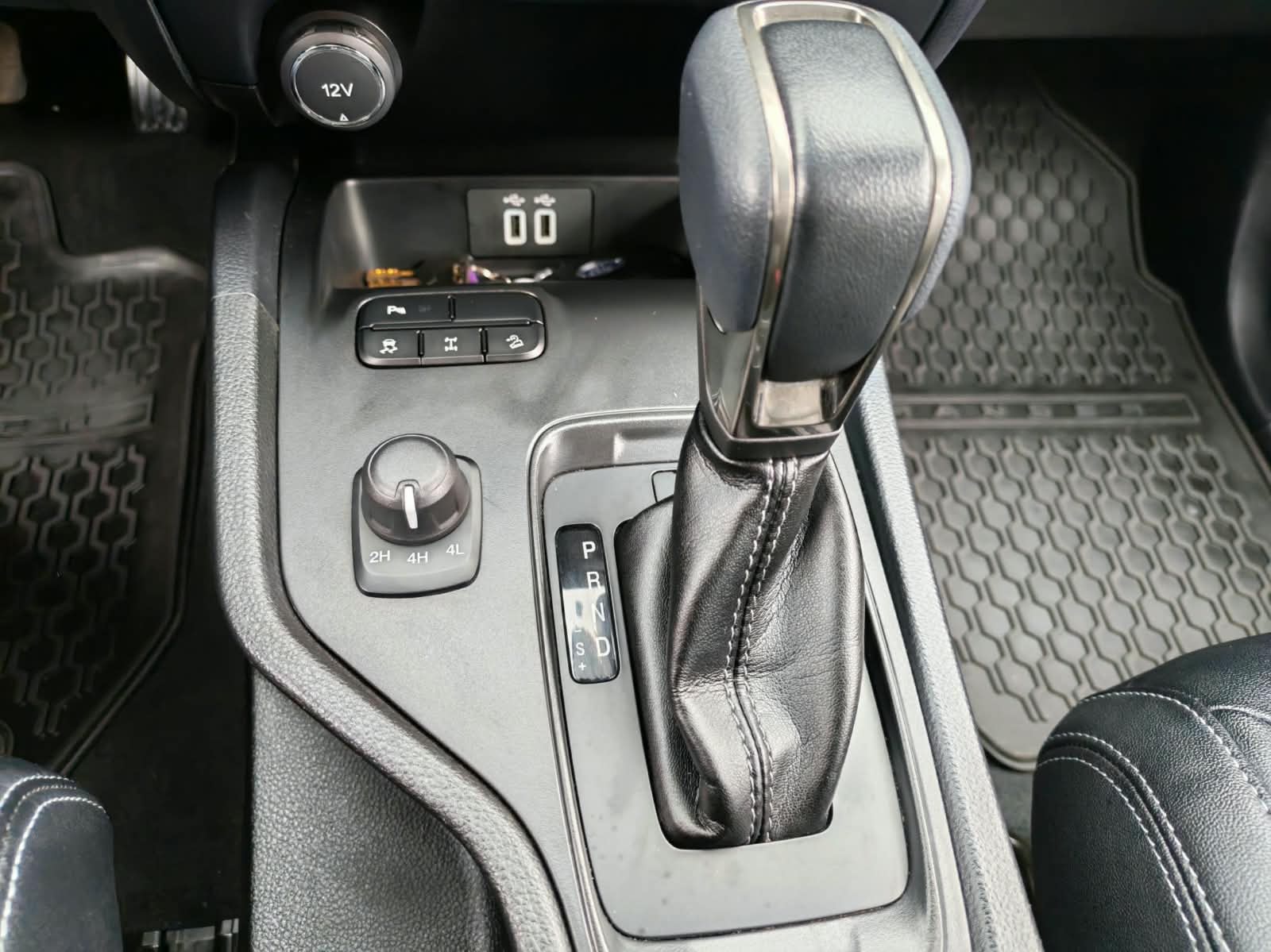 Ford Ranger 3.2 Ltd — foto 13 de 22