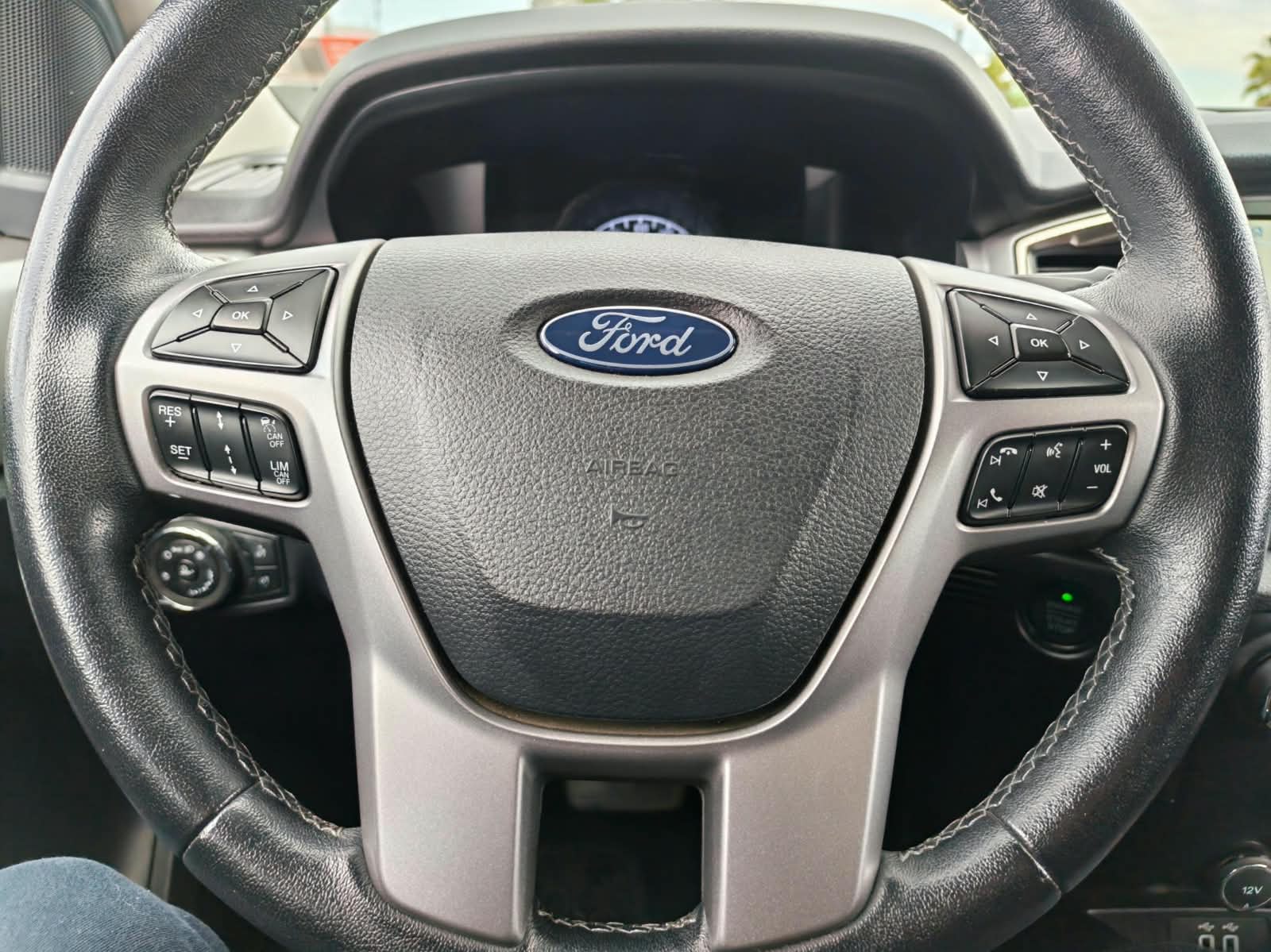 Ford Ranger 3.2 Ltd — foto 15 de 22