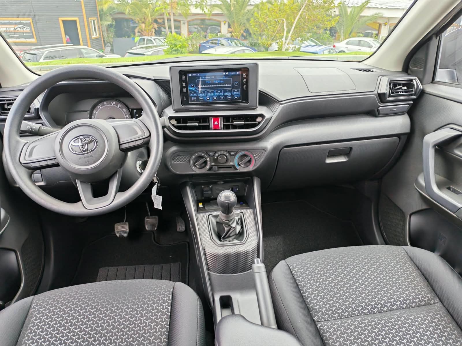 Toyota Raize — foto 12 de 15