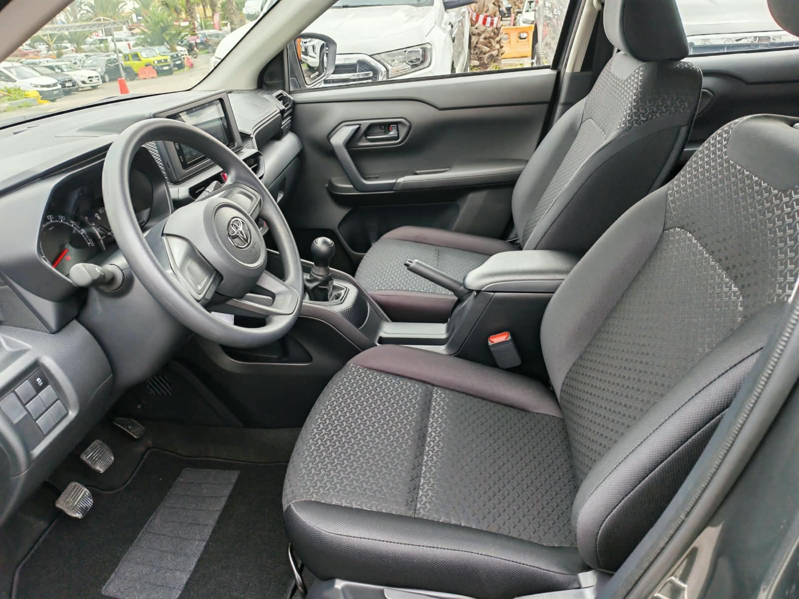 Toyota Raize — foto 14 de 15