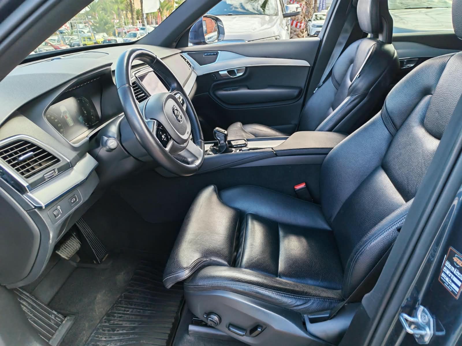 Volvo XC90 — foto 9 de 21