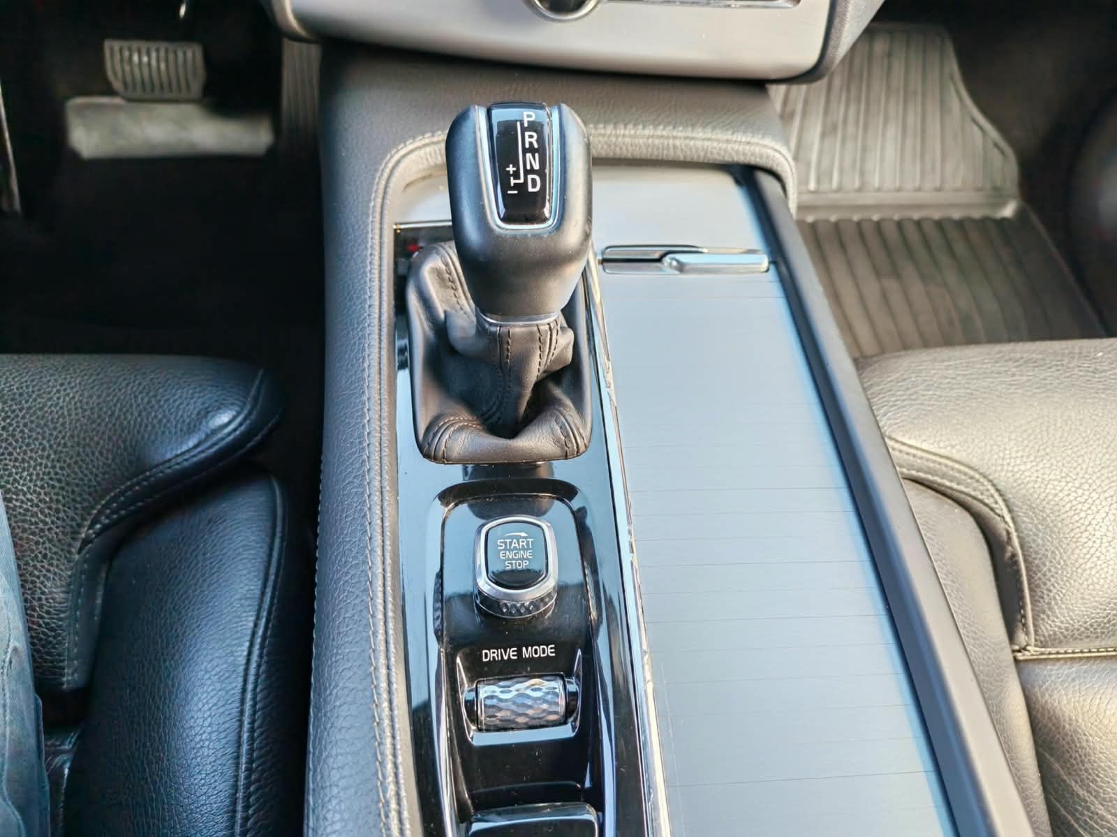 Volvo XC90 — foto 12 de 21
