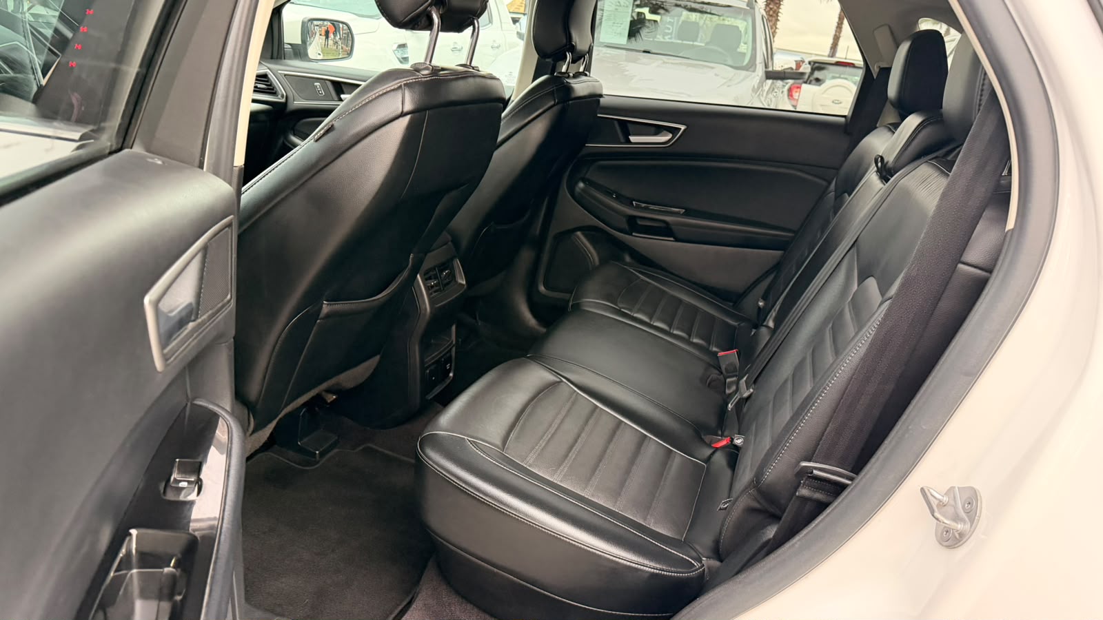 Ford Edge — foto 12 de 15