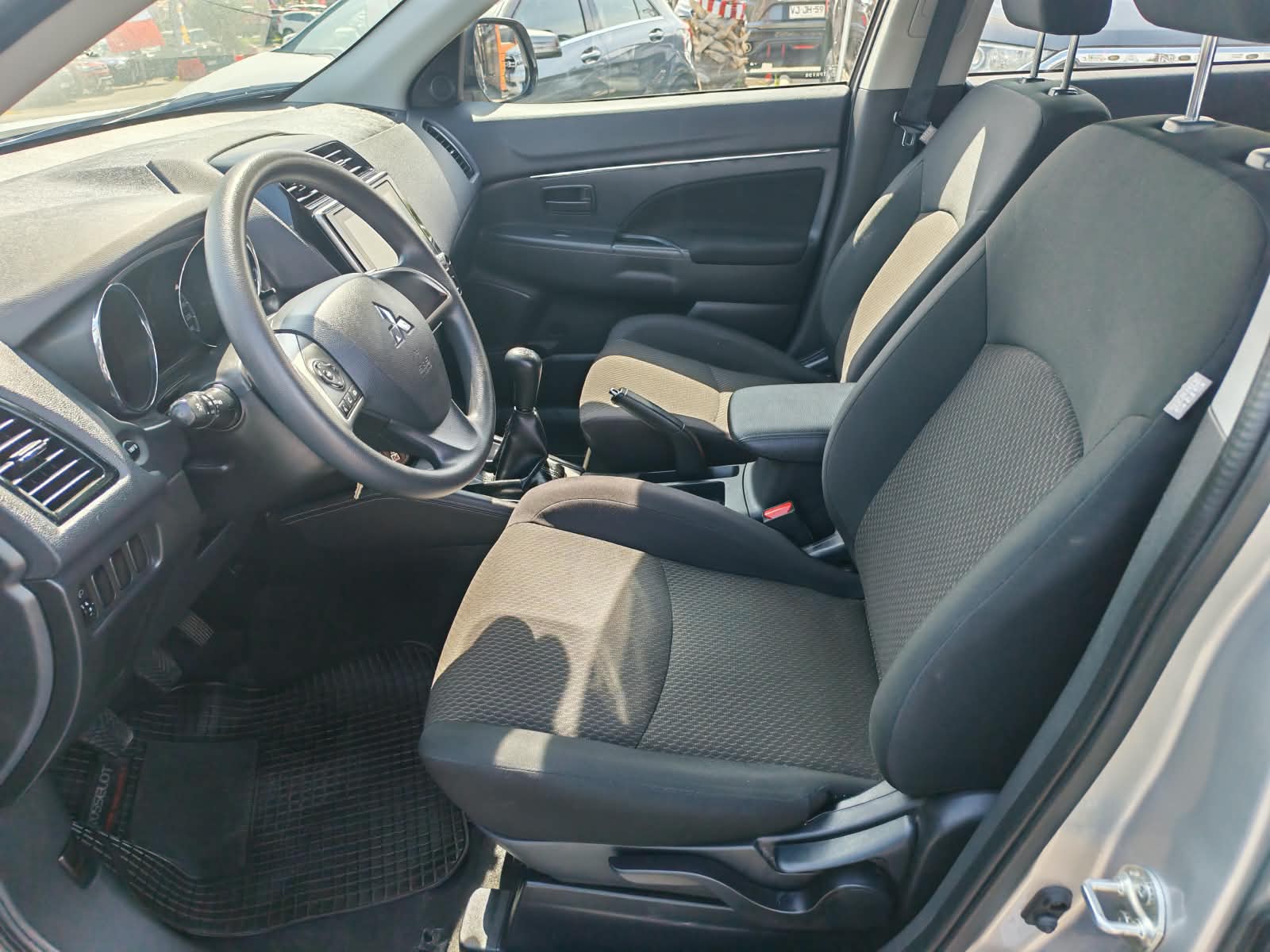 Mitsubishi Asx — foto 10 de 20