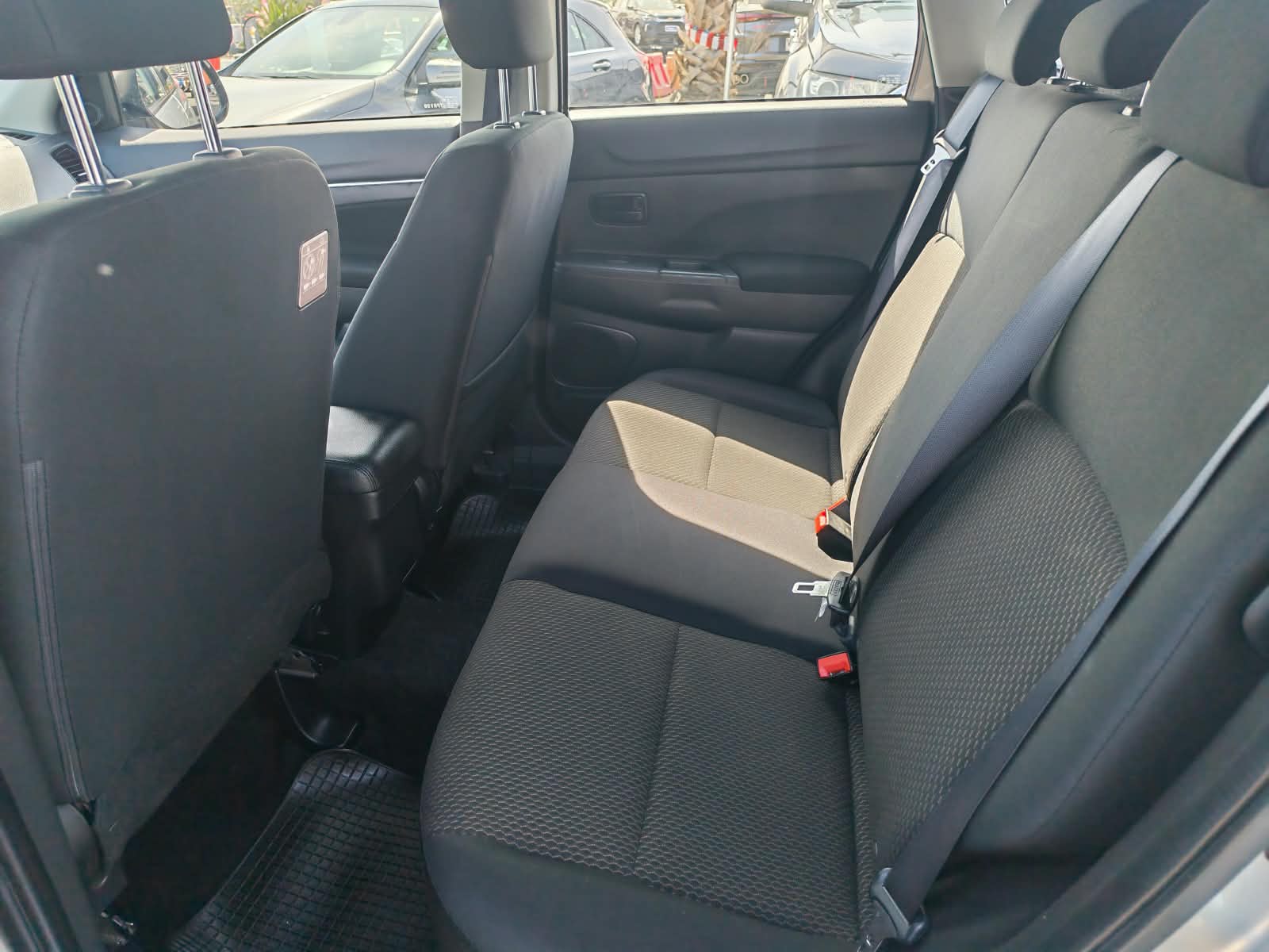 Mitsubishi Asx — foto 11 de 20