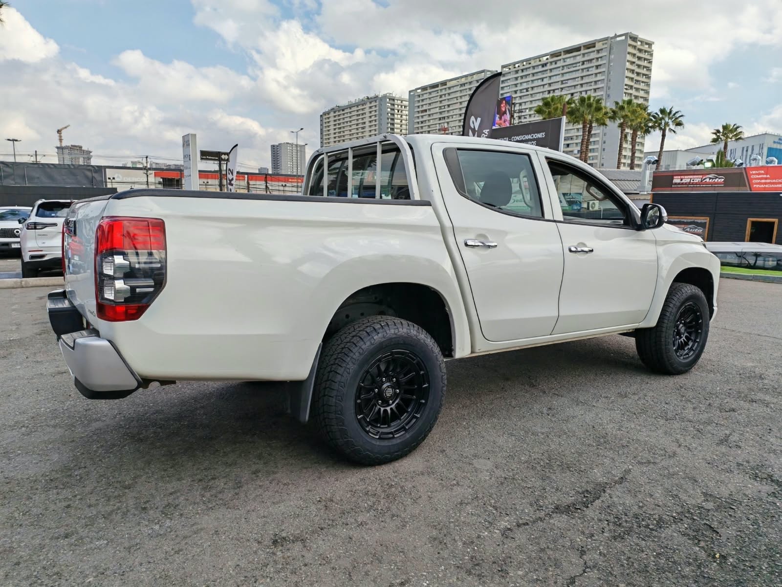 Mitsubishi L200 — foto 8 de 21