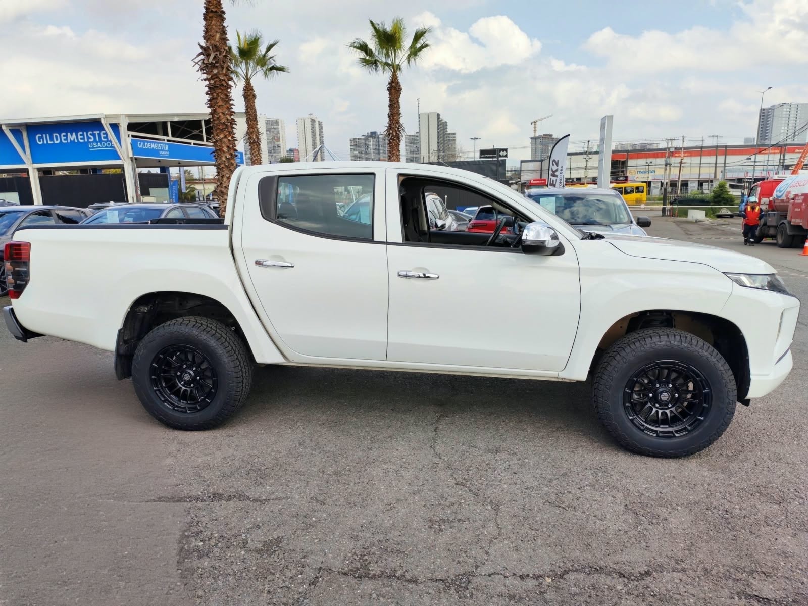 Mitsubishi L200 — foto 9 de 21