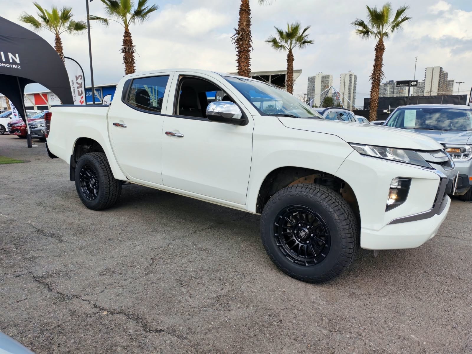 Mitsubishi L200 — foto 10 de 21