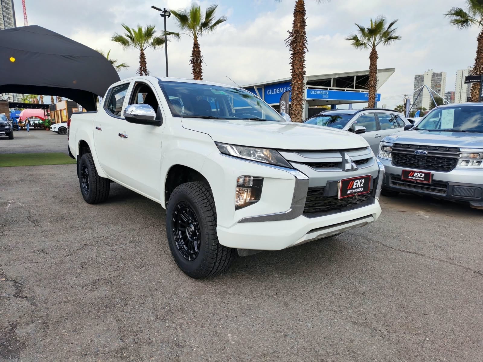 Mitsubishi L200 — foto 11 de 21