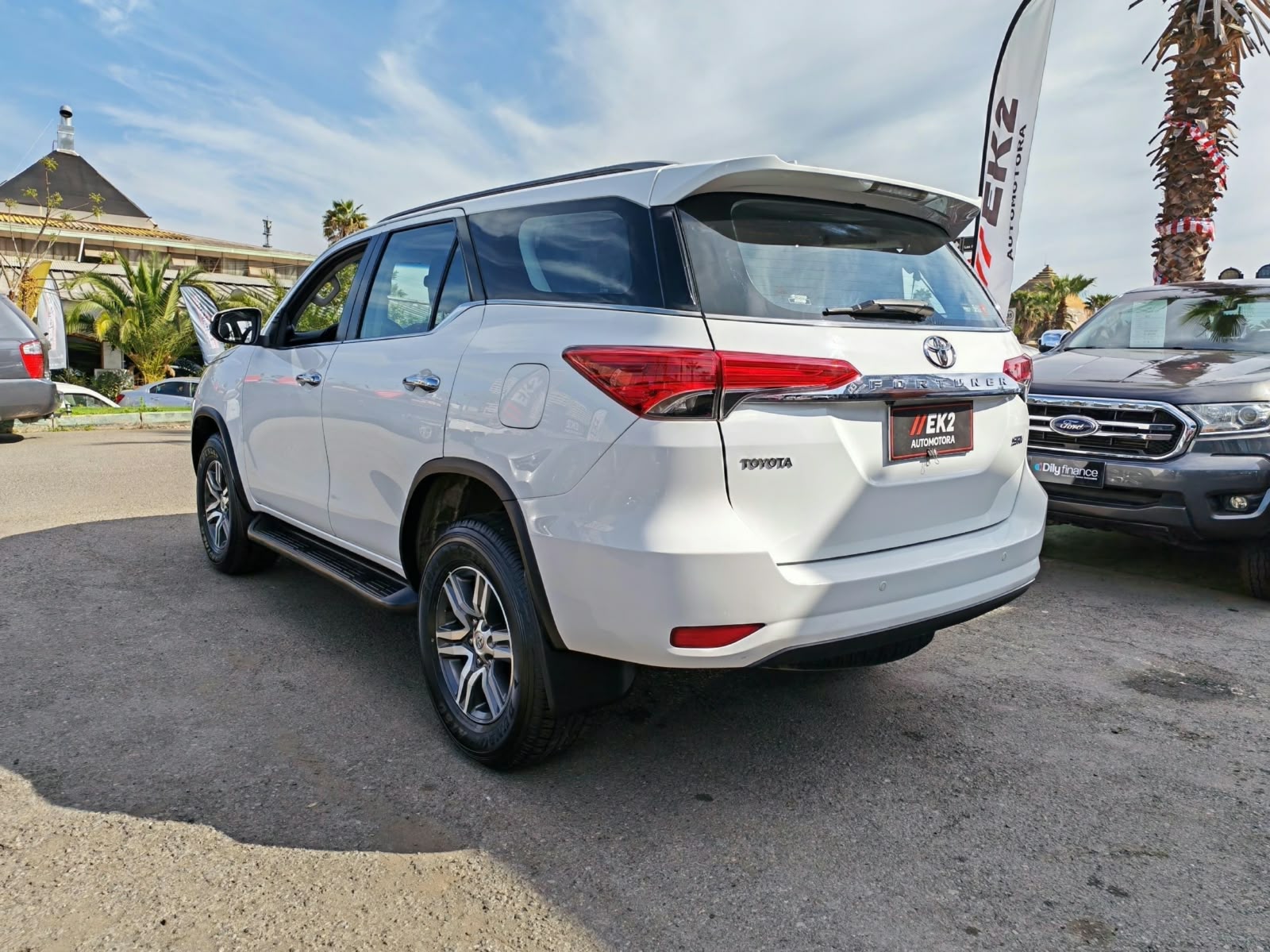 Toyota Fortuner — foto 4 de 23