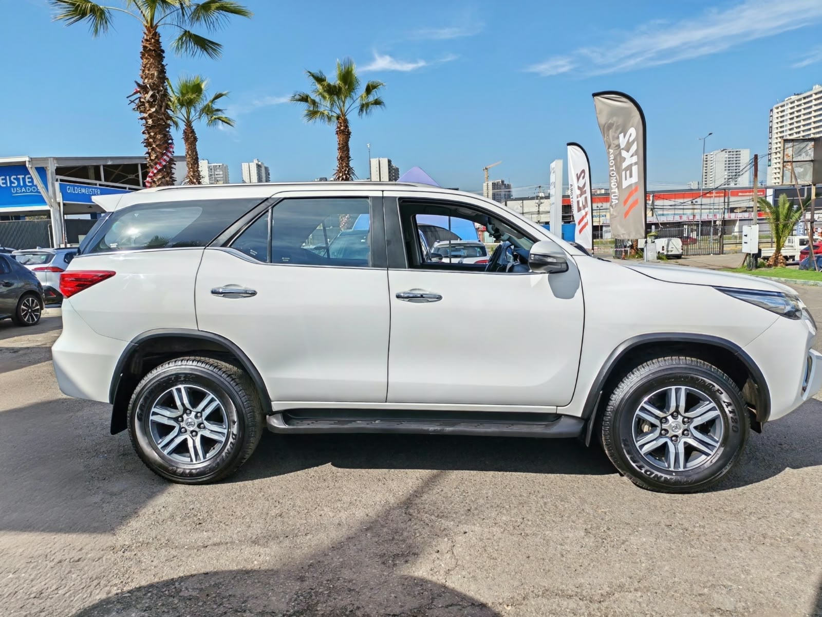 Toyota Fortuner — foto 7 de 23