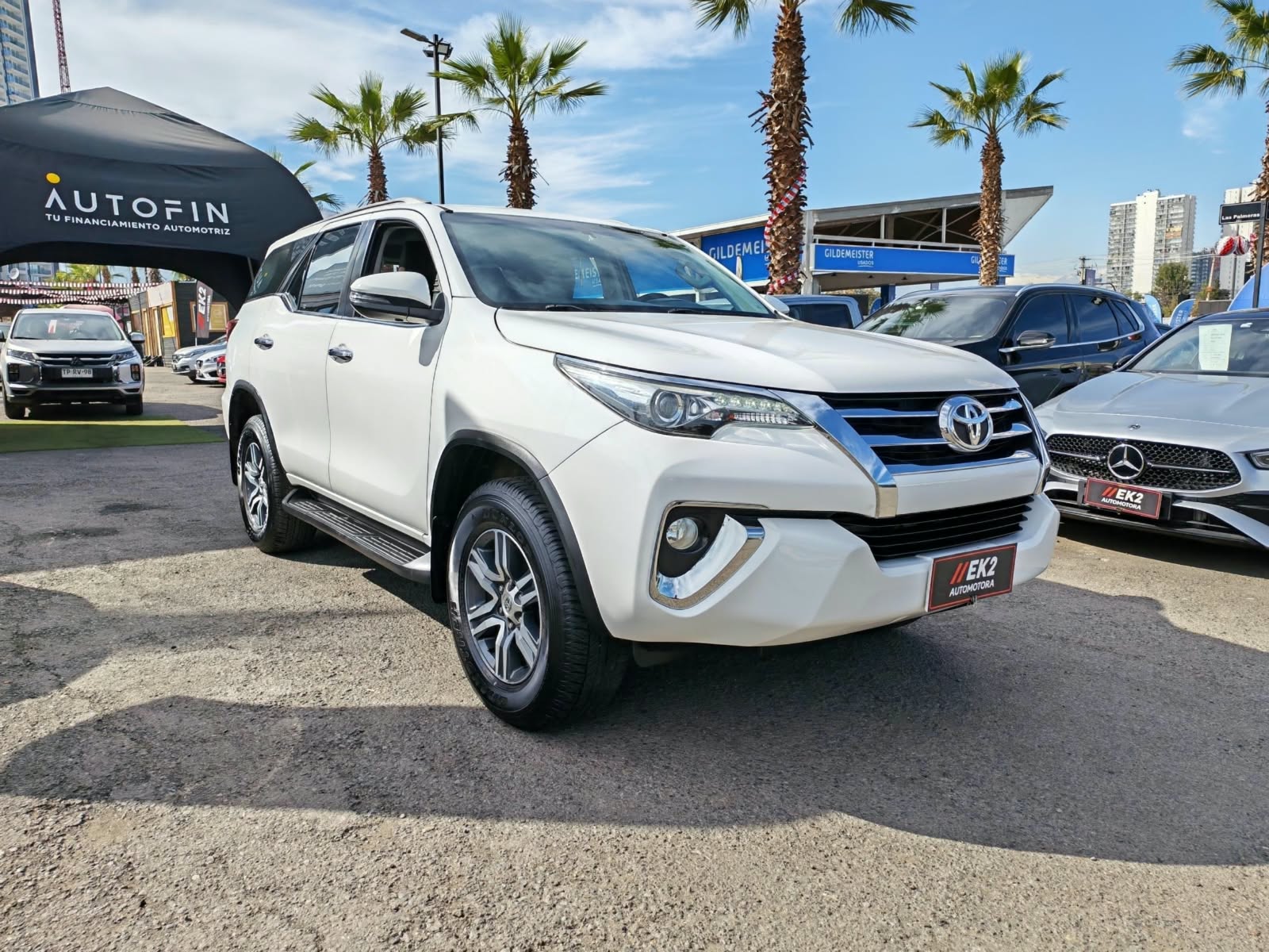 Toyota Fortuner — foto 8 de 23