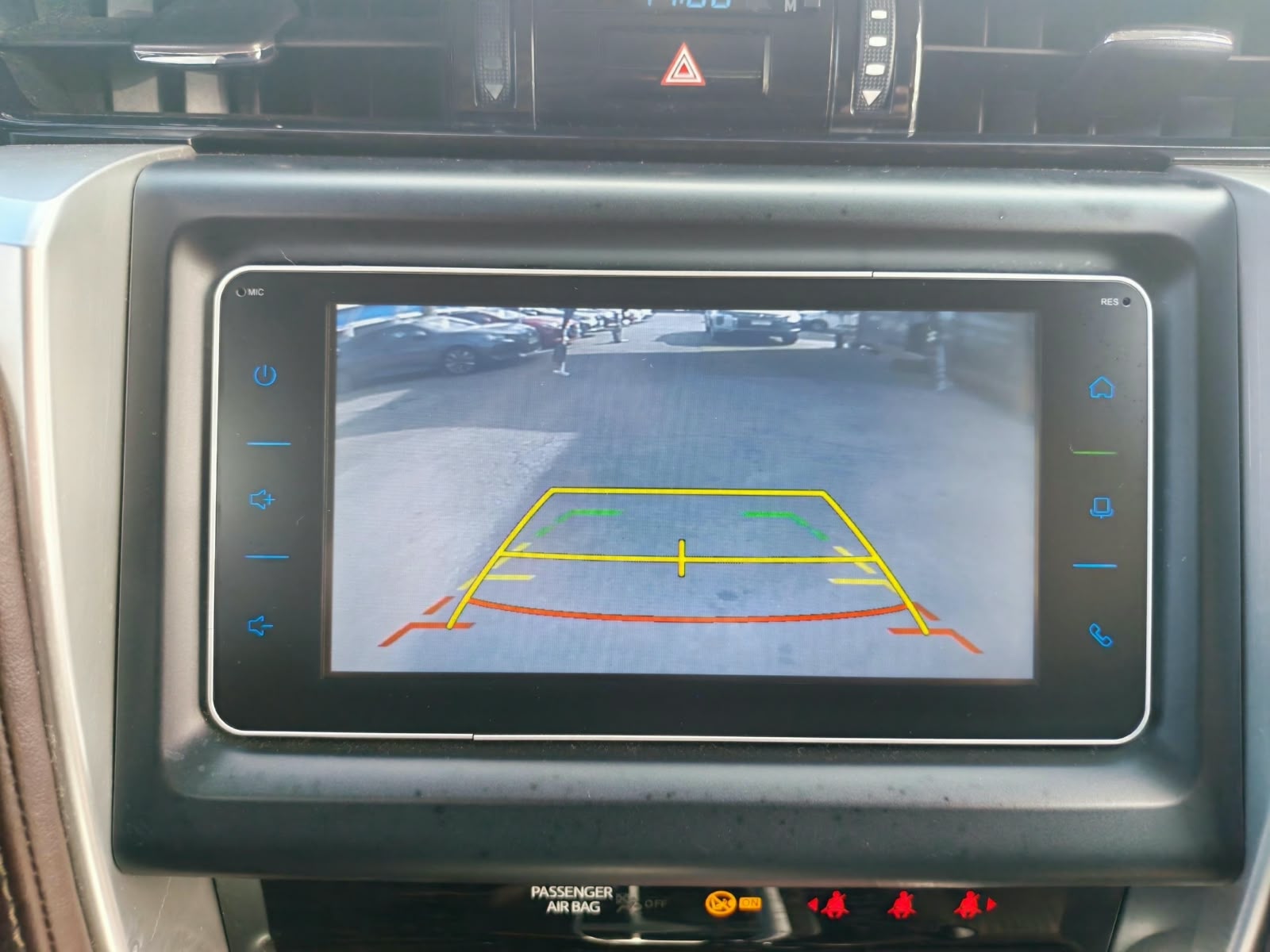 Toyota Fortuner — foto 15 de 23