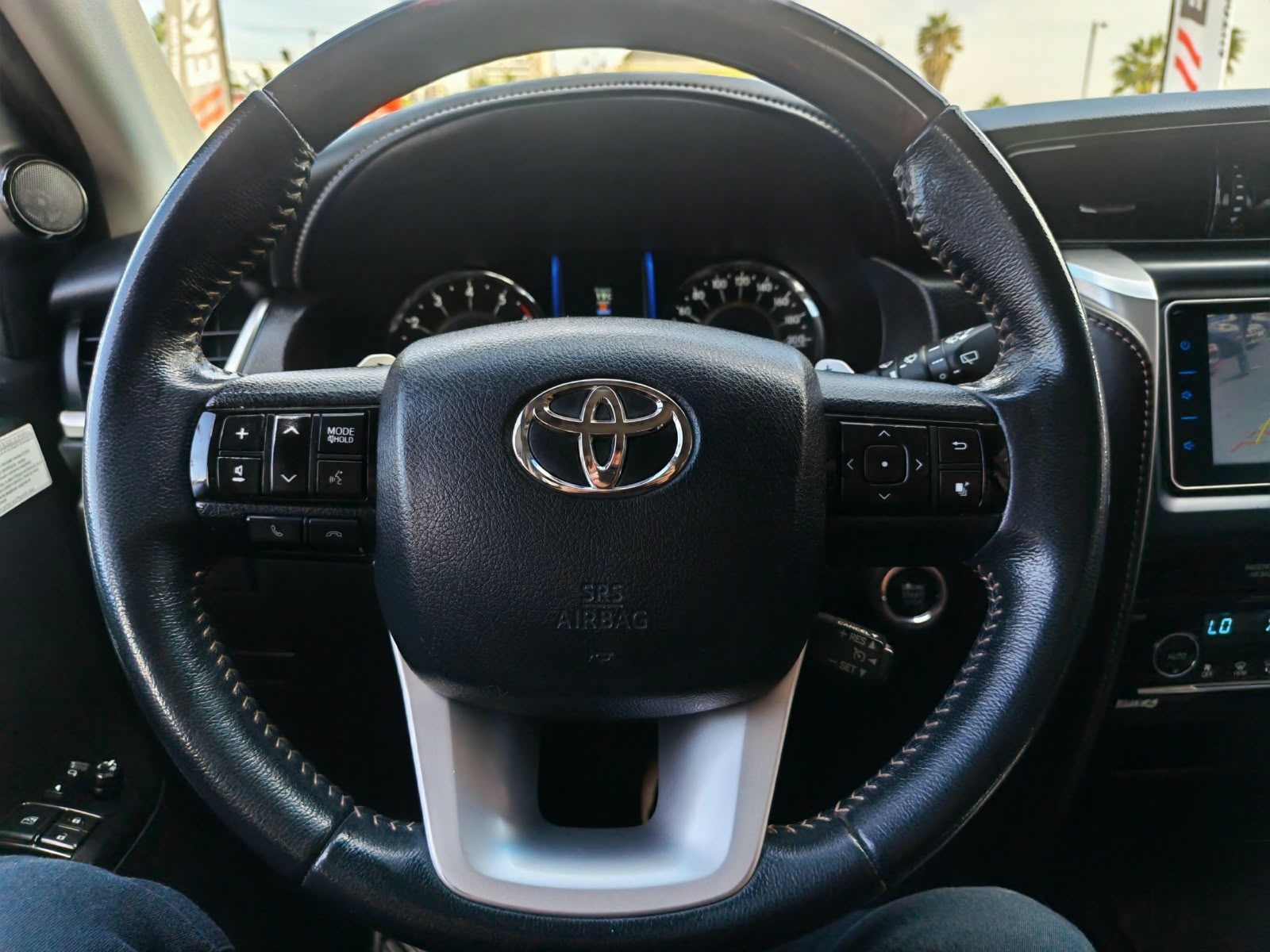Toyota Fortuner — foto 16 de 23