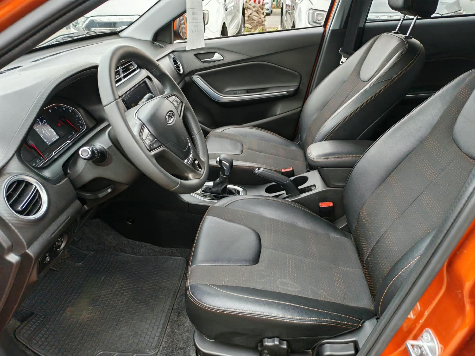Chery Tiggo 2 — foto 11 de 16